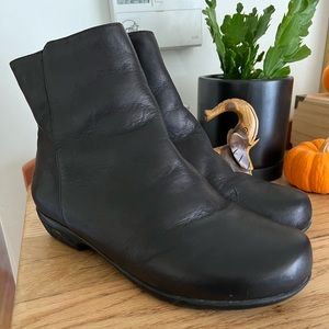 Walking Cradles Ankle boots Wide width